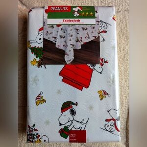 Christmas Peanuts table cloth